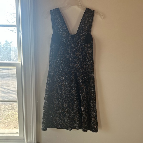 Gap Petite 100% Linen Fitted Dress in a Black Print.. With Pockets!! - Picture 6 of 11